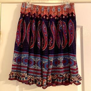 Gorgeous women’s red, white & blue paisley print skirt, size medium. Like new!❤️